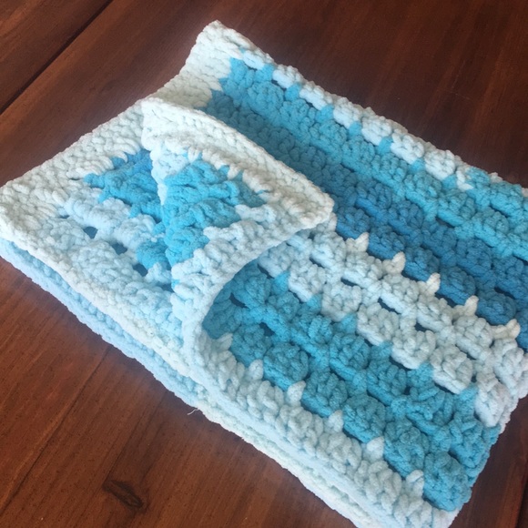 Blue ombré handmade crochet baby blanket 💙 - Picture 2 of 2